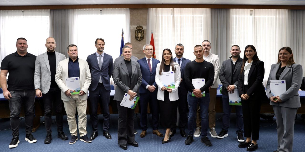 Свечано уручена прва ИПАРД III решења о одобравању пројеката у оквиру Мере 1